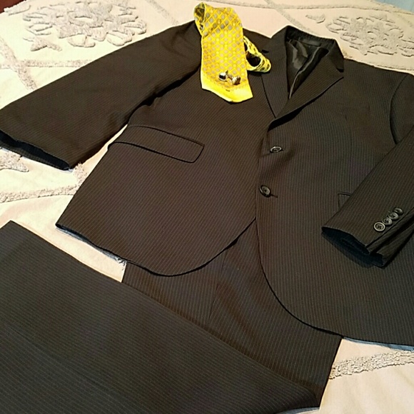 Kenneth Cole Other - Men's Kenneth Cole Suit 46R 34x30 Dark w thin Pin